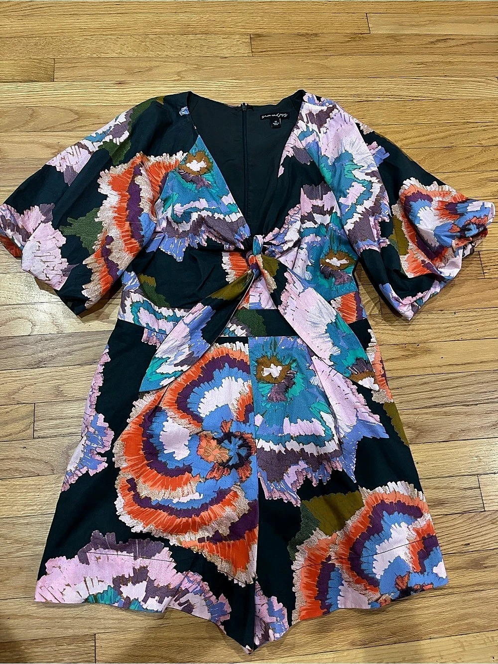 Sam and Jess Floral romper Black & Multicolor Like New. Great for vacay